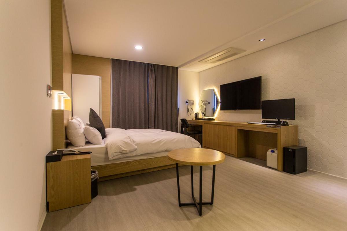 The City Hotel Jeonju Εξωτερικό φωτογραφία